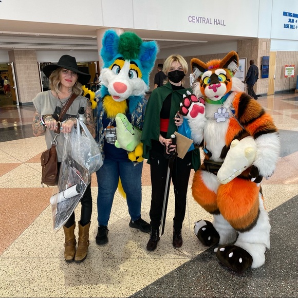 Bulova gold diamond watch - Picture 7 of 8